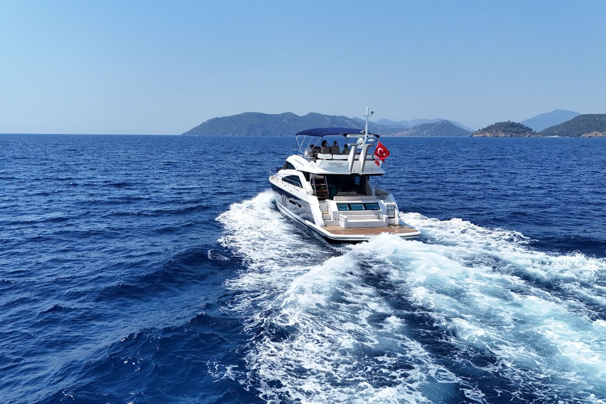 2013 Fairline 61 