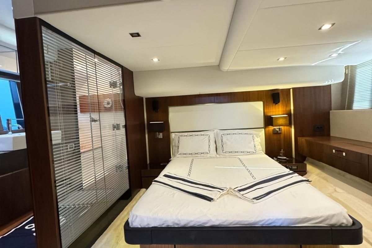 2013 Fairline 61 