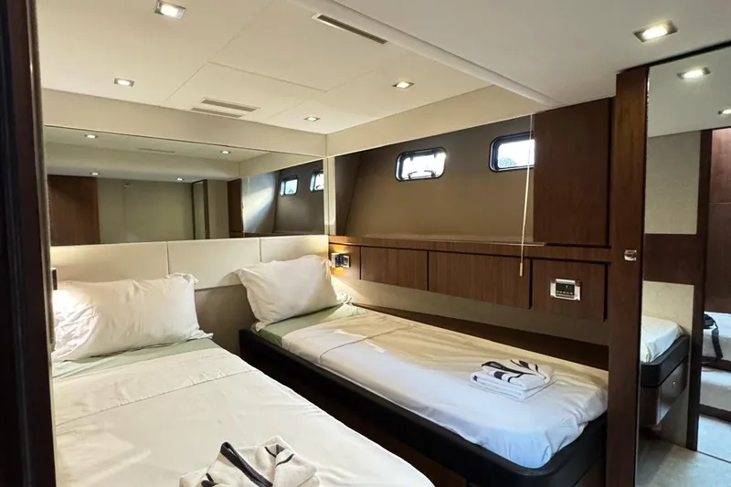  Yacht Photos Pics Fairlane Squadron 60