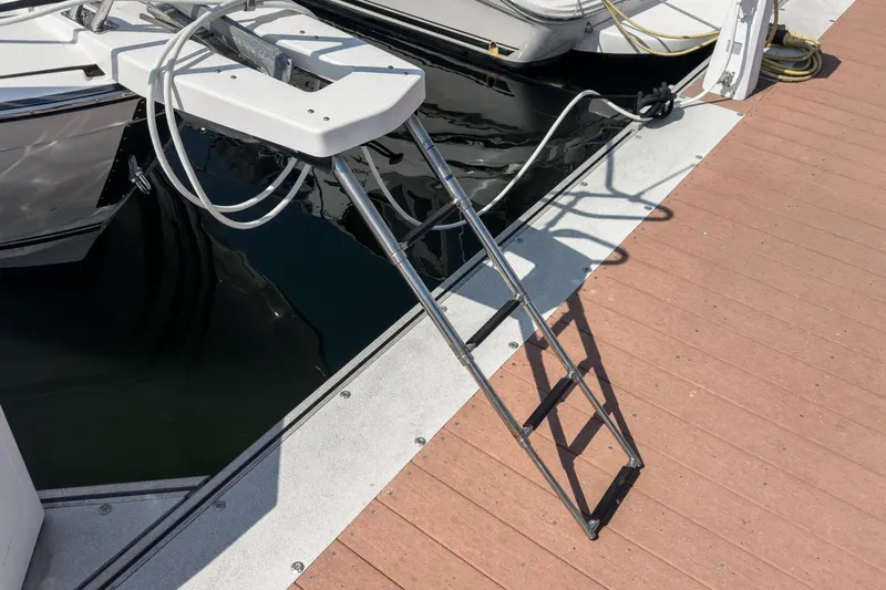 Sea Horse Yacht Photos Pics Docked 2023 Cutwater 288 Coupe LE with boarding ladder and mooring lines.