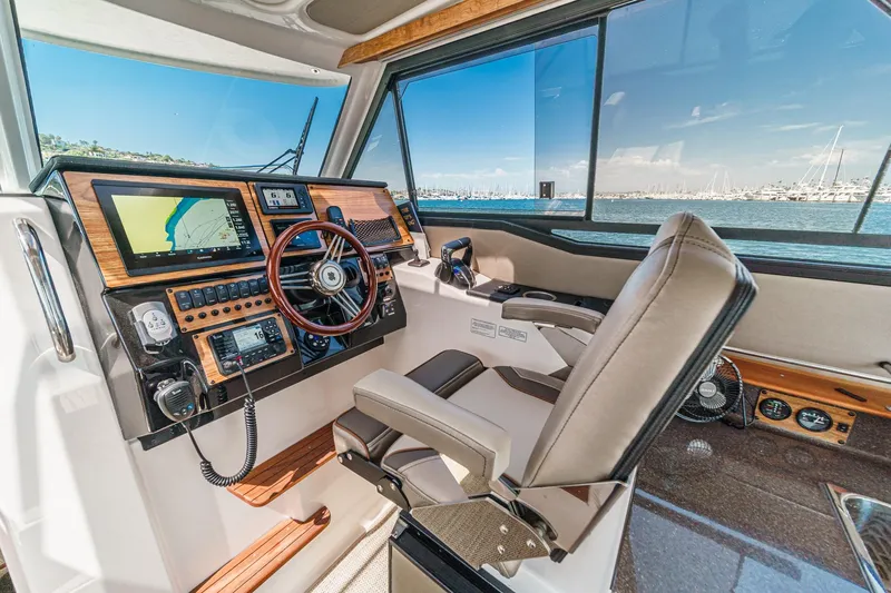 Sea Horse Yacht Photos Pics 2023 Cutwater 288 Coupe LE helm with advanced navigation and control systems.