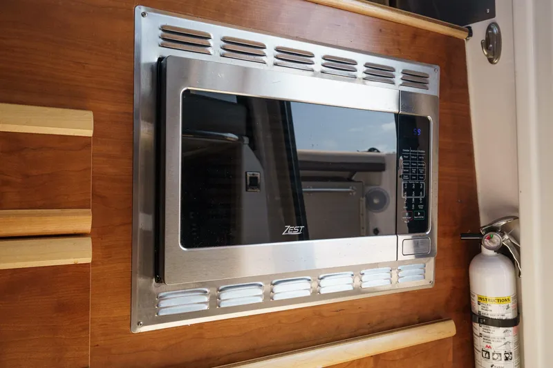 Sea Horse Yacht Photos Pics Built-in microwave in 2023 Cutwater 288 Coupe LE boat interior.