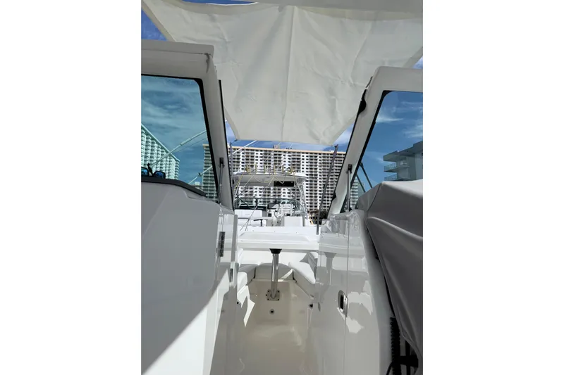  Yacht Photos Pics 2022 Pursuit DC 266 Dual Console boat interior with cityscape background.
