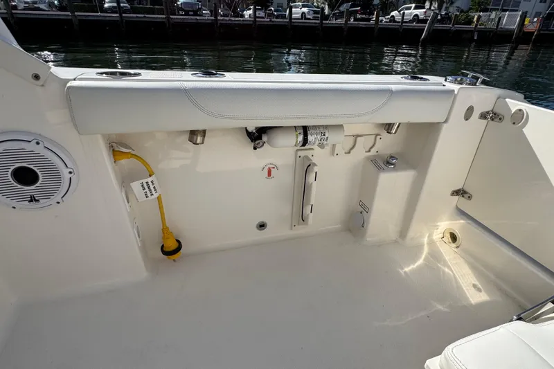  Yacht Photos Pics 2022 Pursuit DC 266 Dual Console boat interior with seating and equipment.