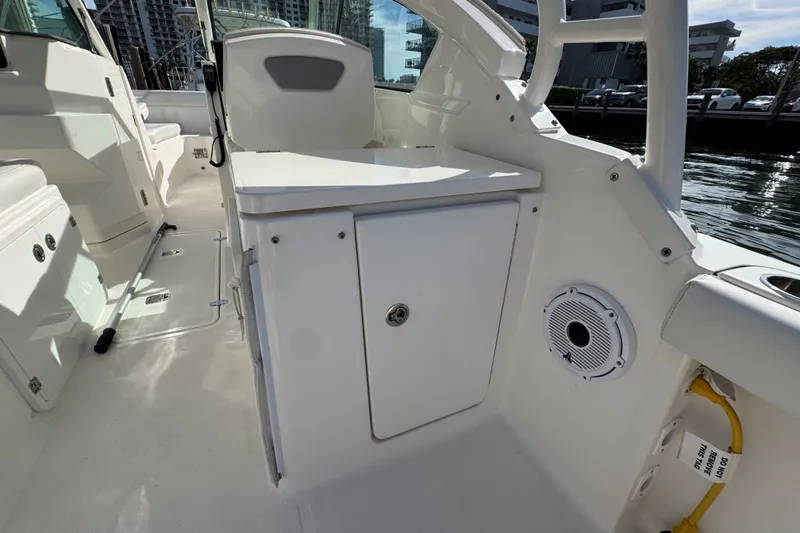  Yacht Photos Pics 2022 Pursuit DC 266 Dual Console boat interior with storage and speaker.