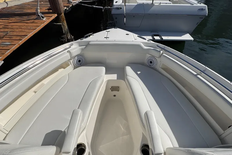  Yacht Photos Pics 2022 Pursuit DC 266 Dual Console boat interior with white seating and cup holders.