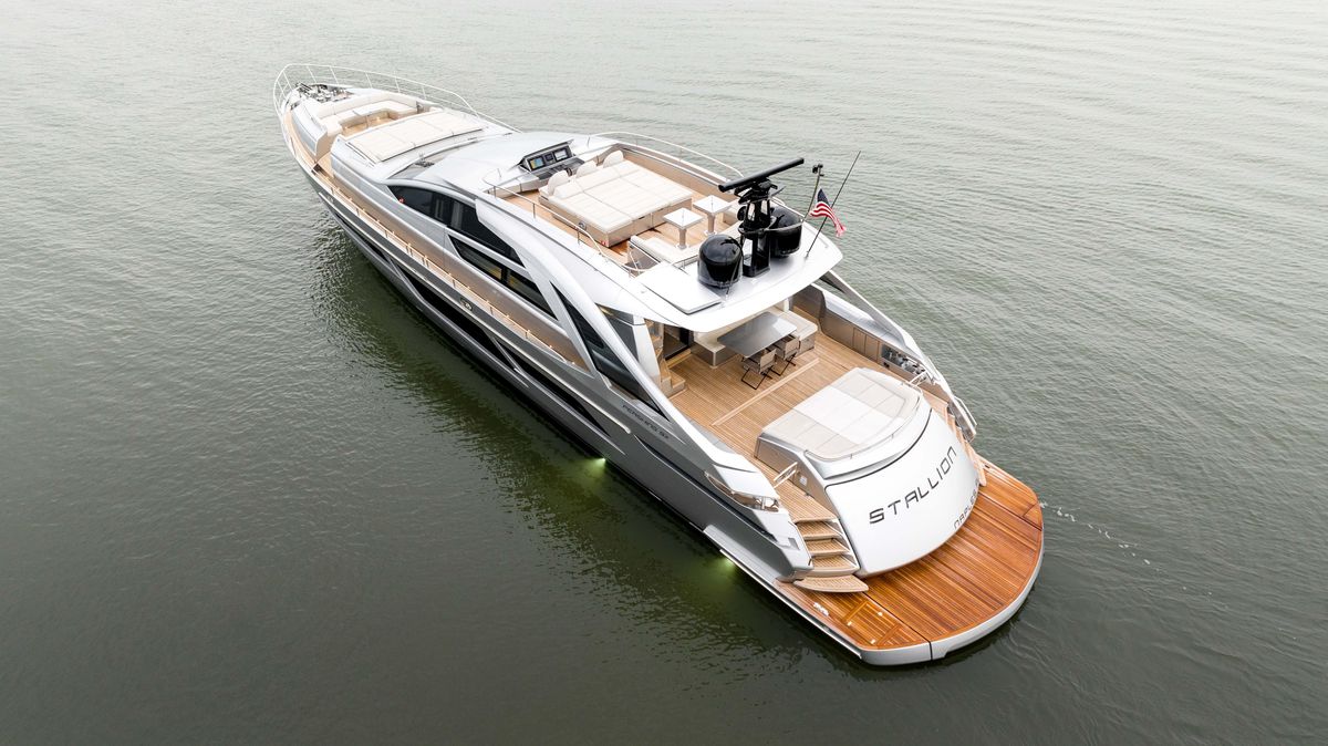 2022 Pershing 92 