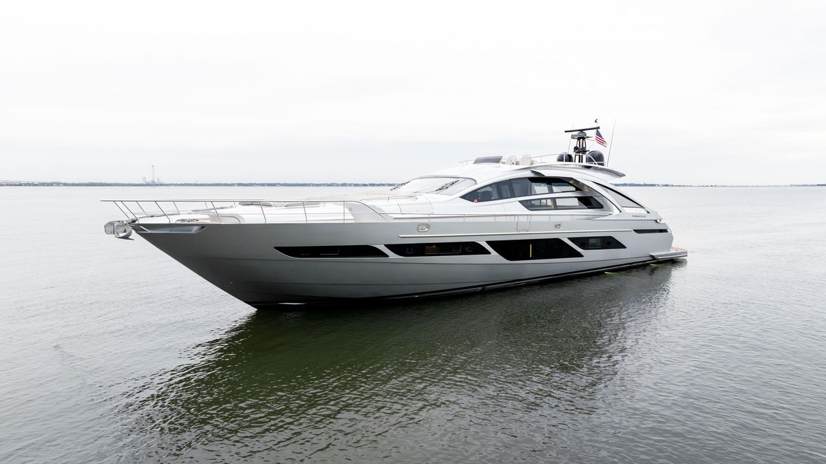 2022 Pershing 92 