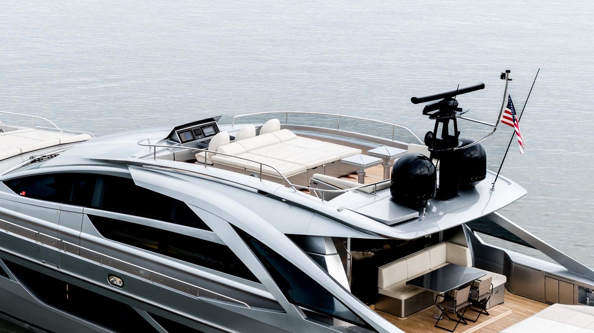 2022 Pershing 92 