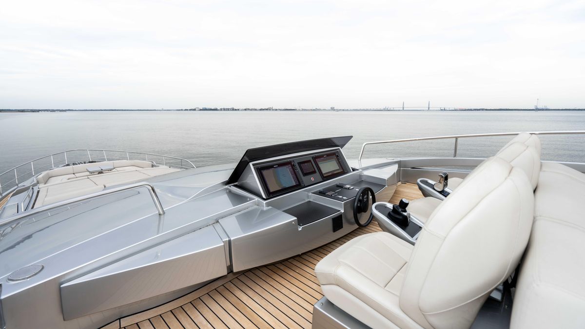 2022 Pershing 92 