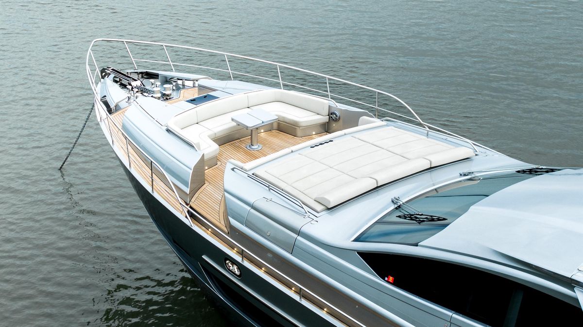 2022 Pershing 92 