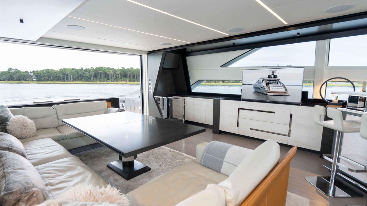 2022 Pershing 92 