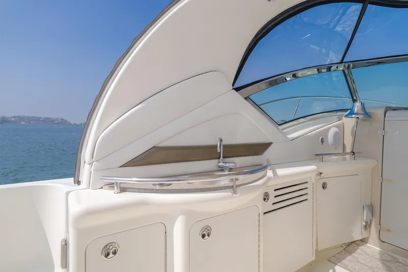 Sea-rinity Yacht Photos Pics 2007 Sea Ray 40 Sundancer yacht interior with sink and storage cabinets.