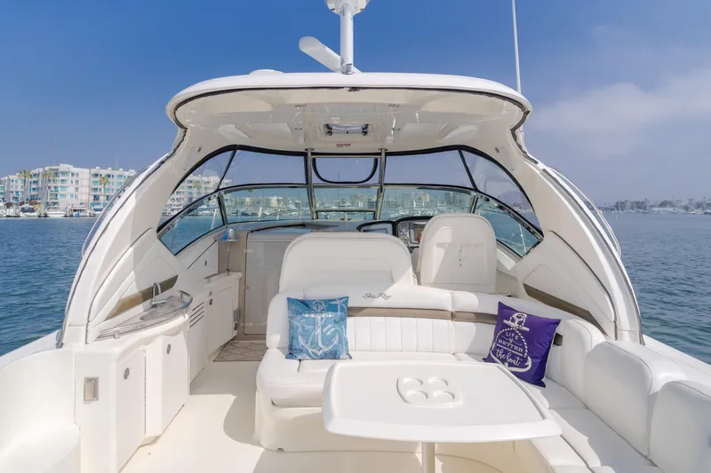 Sea-rinity Yacht Photos Pics 2007 Sea Ray 40 Sundancer yacht interior with seating and table on a sunny day.