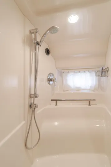 Sea-rinity Yacht Photos Pics Shower area in 2007 Sea Ray 40 Sundancer yacht with modern fixtures.