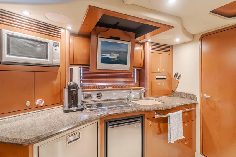 Sea-rinity Yacht Photos Pics 2007 Sea Ray 40 Sundancer yacht kitchen with microwave, TV, and modern appliances.