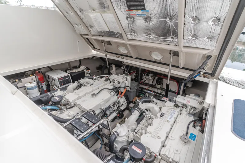 Sea-rinity Yacht Photos Pics Engine compartment of a 2007 Sea Ray 40 Sundancer yacht.