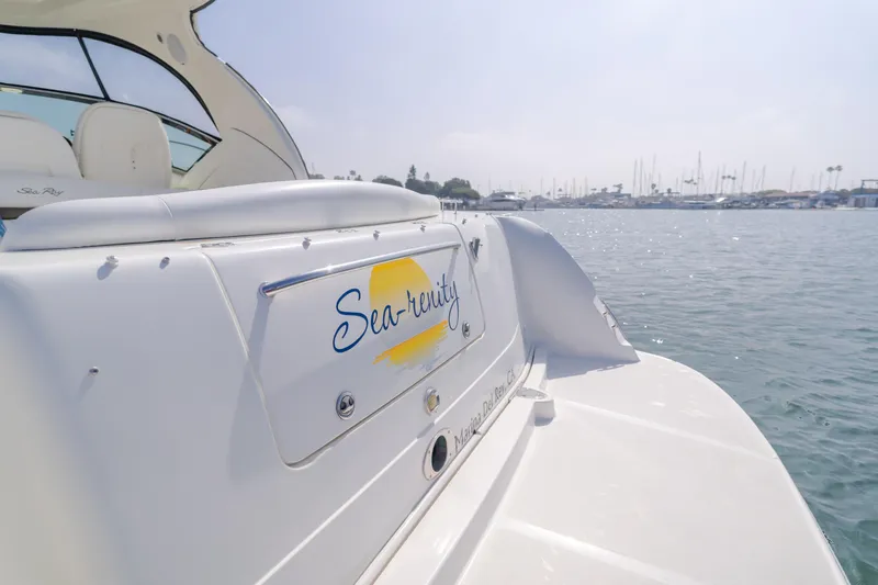 Sea-rinity Yacht Photos Pics 2007 Sea Ray 40 Sundancer yacht on calm waters, rear view.