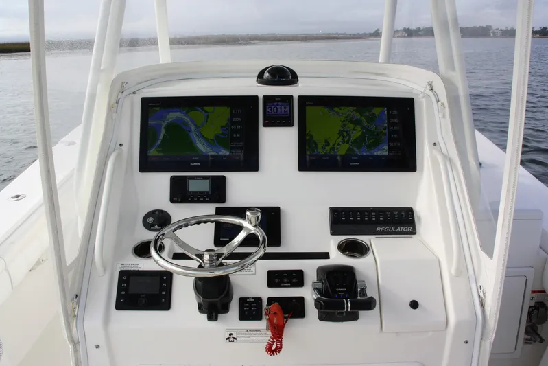 Perchy Yacht Photos Pics Regulator 34 Perchy- Helm