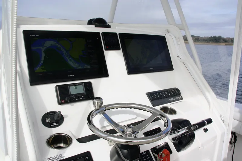 Perchy Yacht Photos Pics Regulator 34 Perchy- Helm