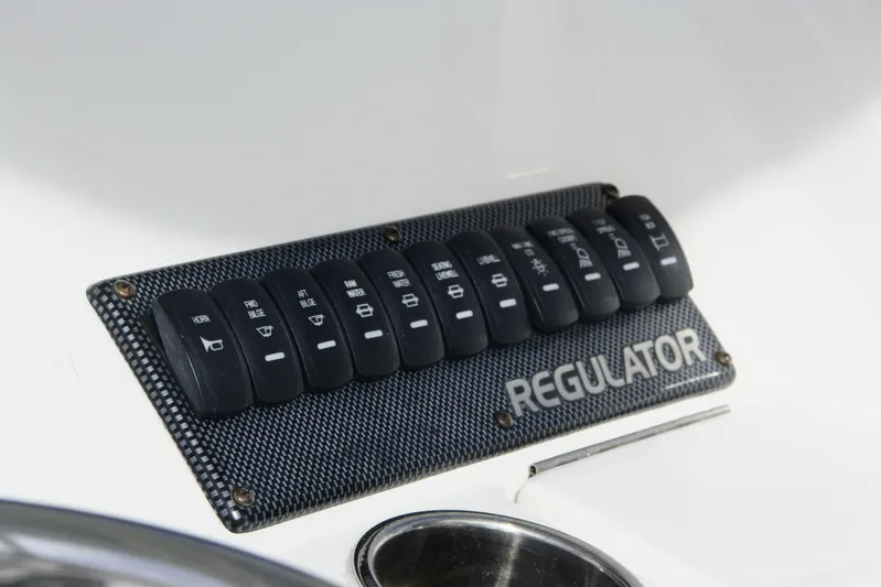 Perchy Yacht Photos Pics Regulator 34 Perchy- Electronics