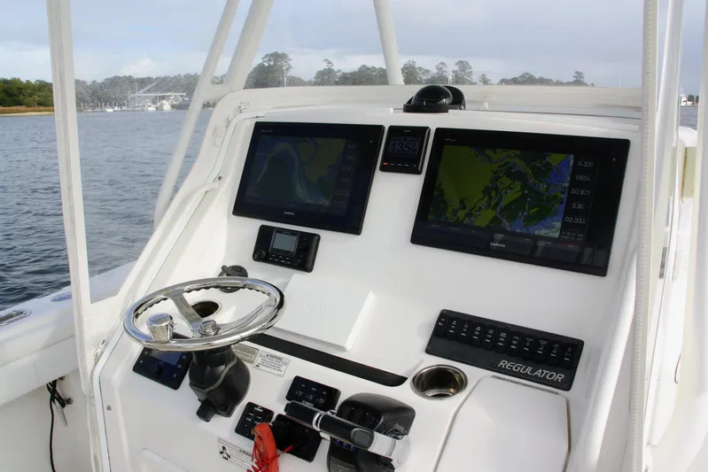 Perchy Yacht Photos Pics Regulator 34 Perchy- Helm