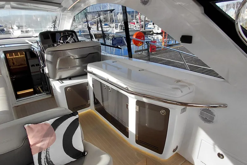 Huge Specifications Yacht Photos Pics Interior of 2023 Galeon 405 HTS yacht, featuring sleek design and modern amenities.