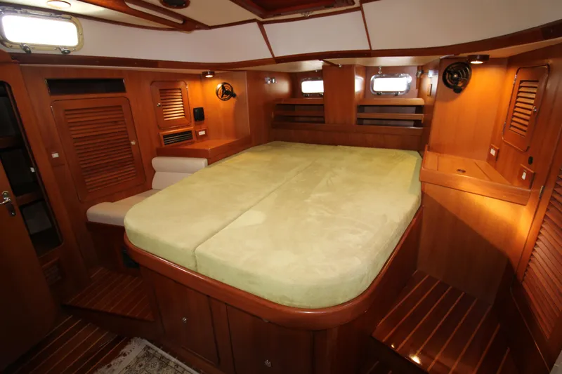 Challenger Yacht Photos Pics 