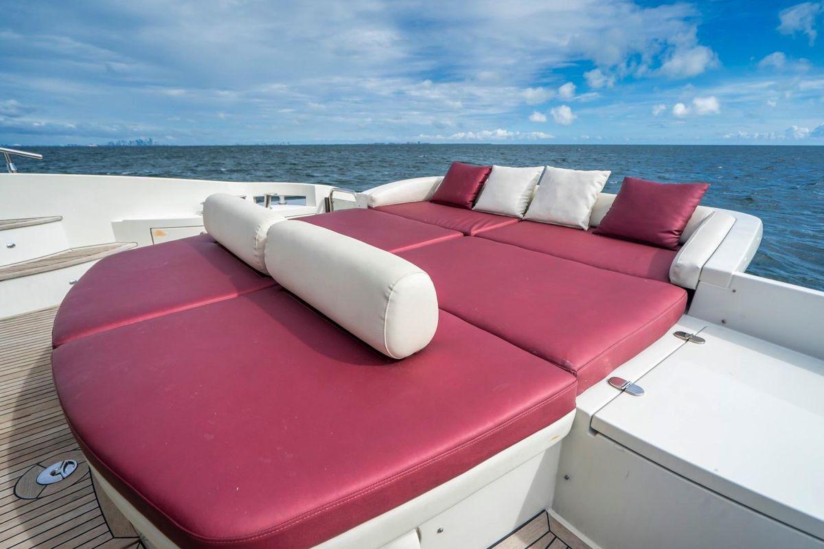 2007 Azimut 68 