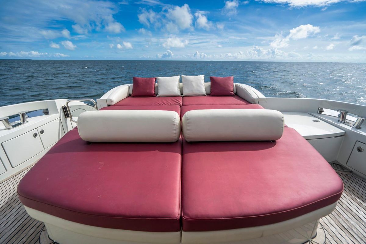 2007 Azimut 68 