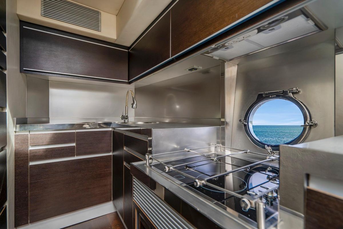2007 Azimut 68 
