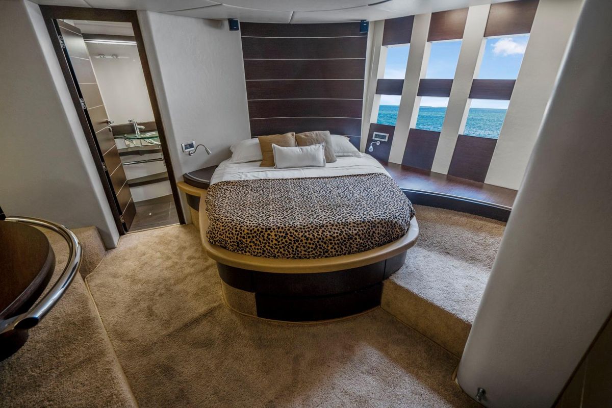 2007 Azimut 68 