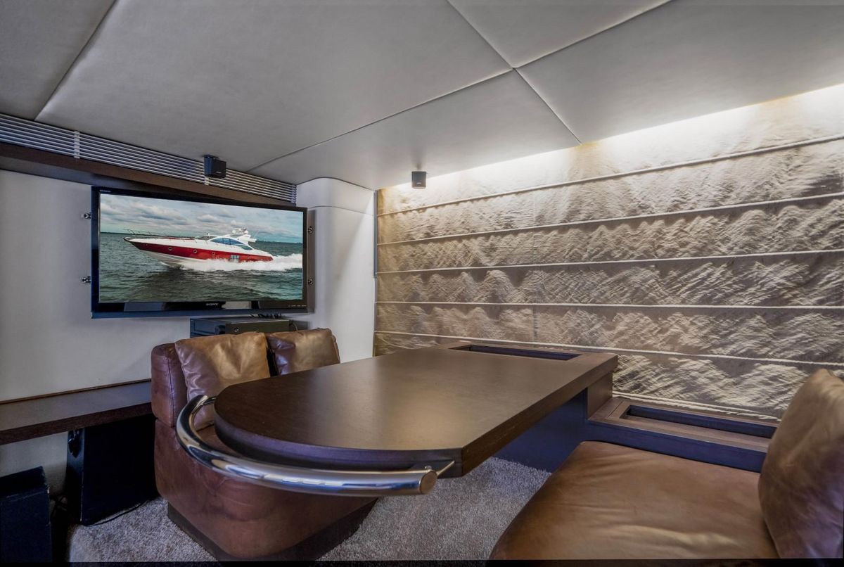 2007 Azimut 68 