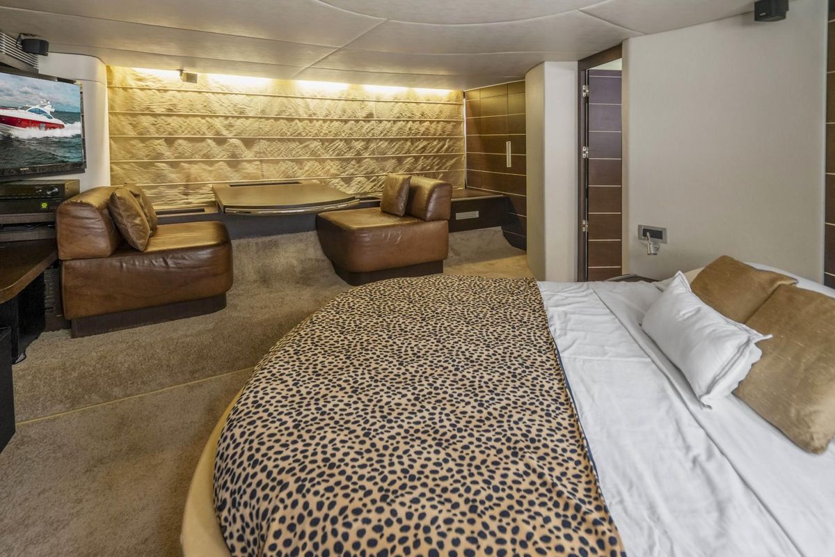 2007 Azimut 68 