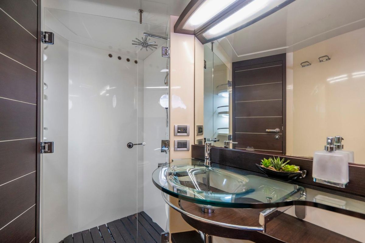 2007 Azimut 68 