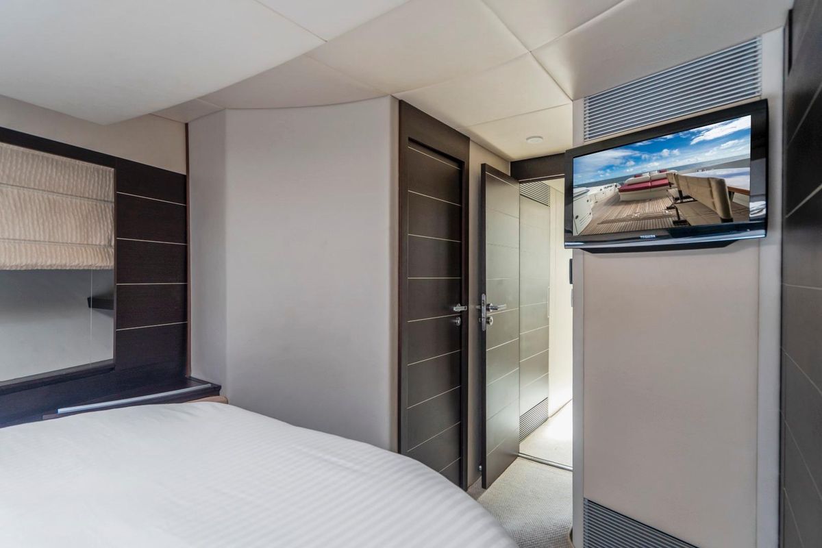 2007 Azimut 68 