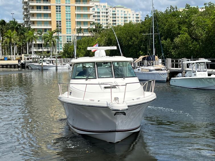 2016-39-pursuit-os-385-offshore