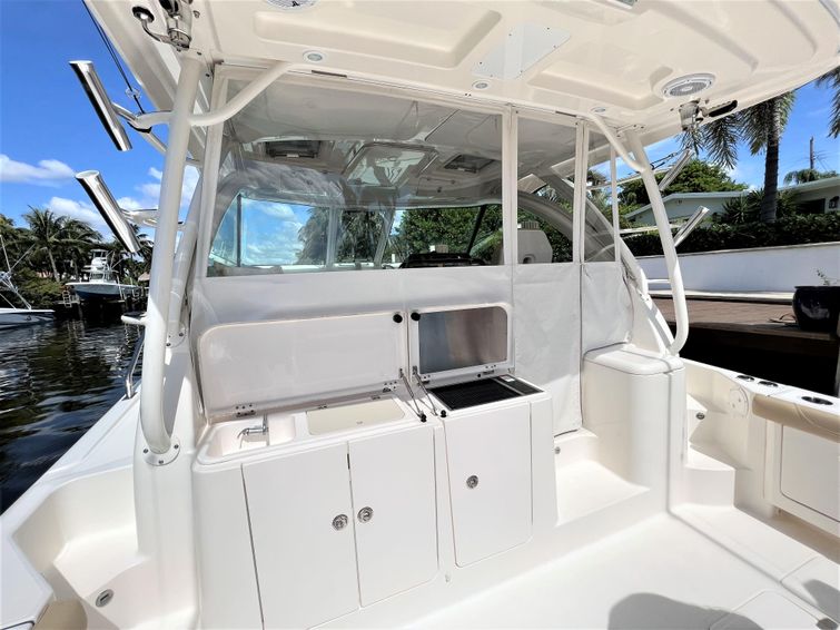 2016-39-pursuit-os-385-offshore