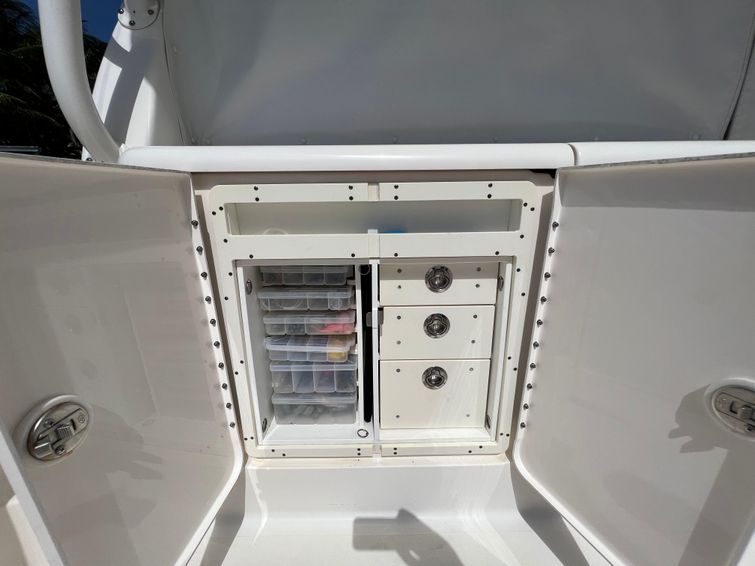 2016-39-pursuit-os-385-offshore