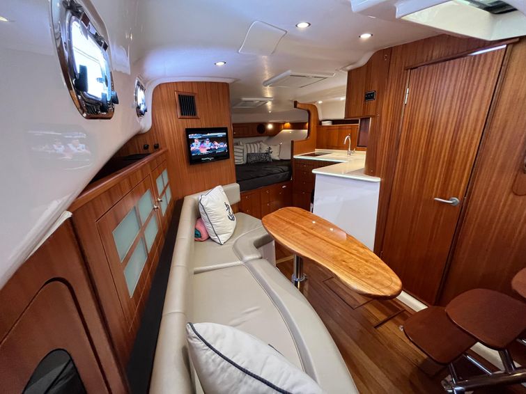 2016-39-pursuit-os-385-offshore