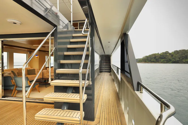 Waikiki Yacht Photos Pics 