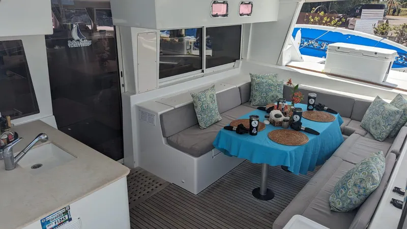 Sandstar Yacht Photos Pics Spacious Lagoon 500 yacht interior with dining area, 2009 model, featuring cozy seating and table setup.