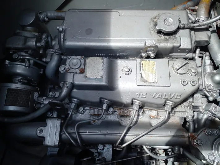 Sandstar Yacht Photos Pics Engine of a 2009 Lagoon 500 yacht, featuring a 16-valve configuration.