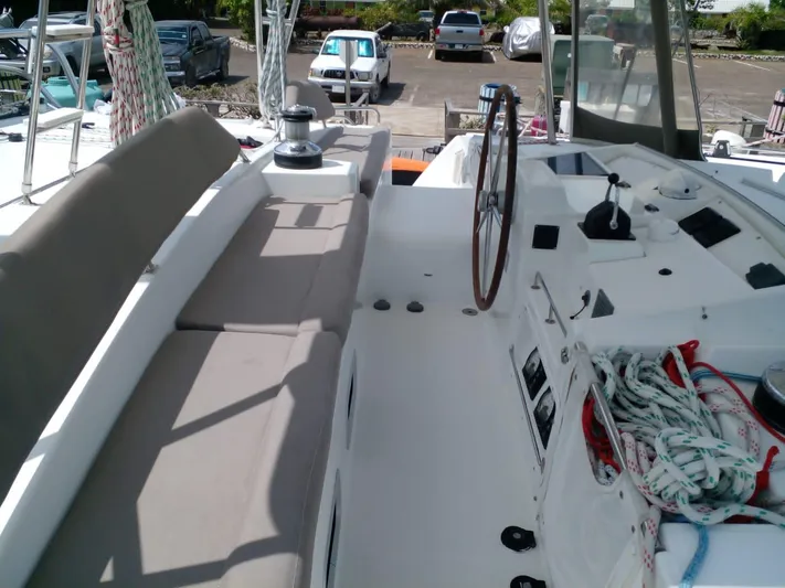 Sandstar Yacht Photos Pics Lagoon 500 yacht cockpit, 2009 model, featuring seating and steering wheel.
