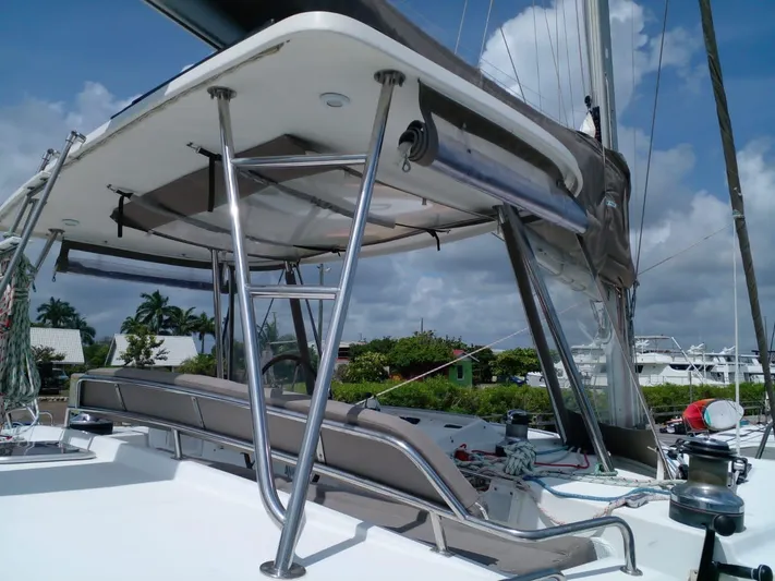 Sandstar Yacht Photos Pics Lagoon 500 sailboat deck, 2009 model, featuring stainless steel frame and seating area.