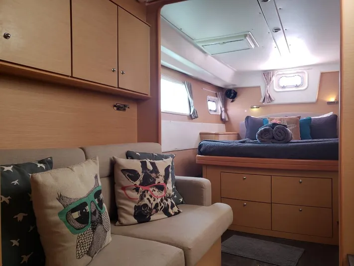 Sandstar Yacht Photos Pics Interior of 2009 Lagoon 500 yacht with cozy cabin and stylish decor.