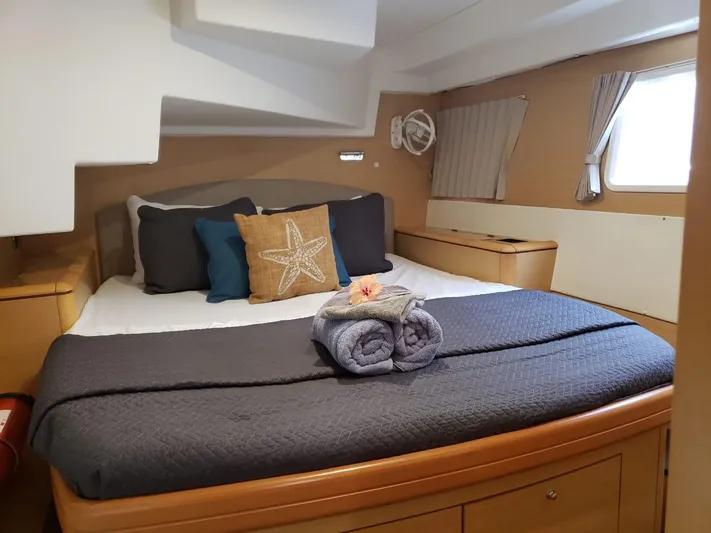 Sandstar Yacht Photos Pics Luxurious cabin interior of 2009 Lagoon 500 yacht with cozy bedding and decor.