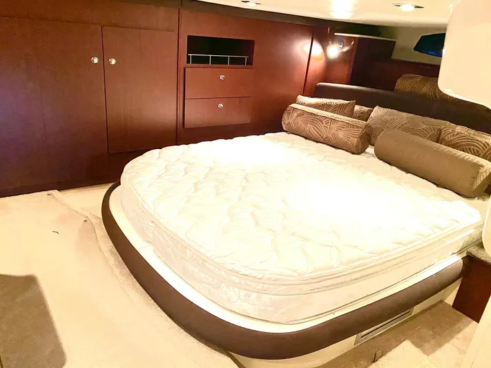 Lucid Dreams Yacht Photos Pics Luxurious bedroom interior of 2014 Meridian 441 Sedan yacht with plush bedding.
