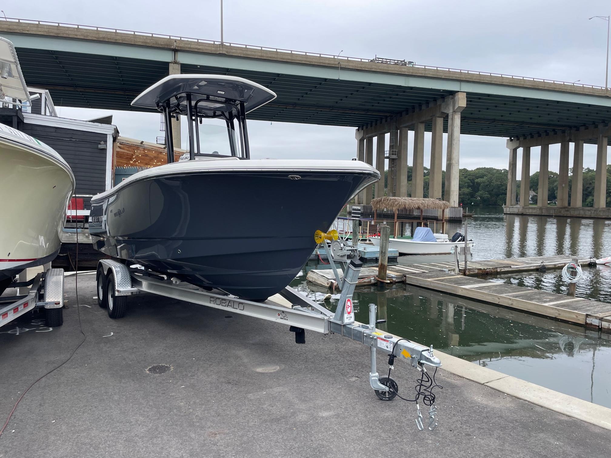 Robalo R230 center console for sale in United States of America