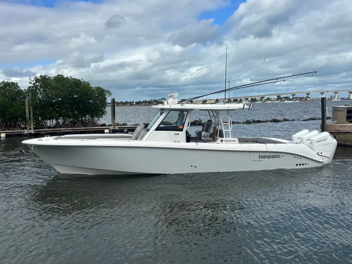  Yacht Photos Pics 2026 EVERGLADES 375 CC - Image 21